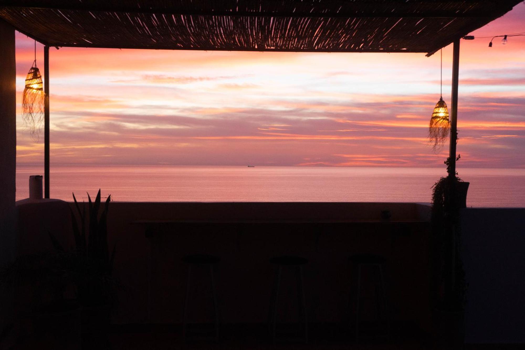 Monkey'S Guest House - Ocean View Rooms & Apartment With Rooftop Tamraght Exterior photo