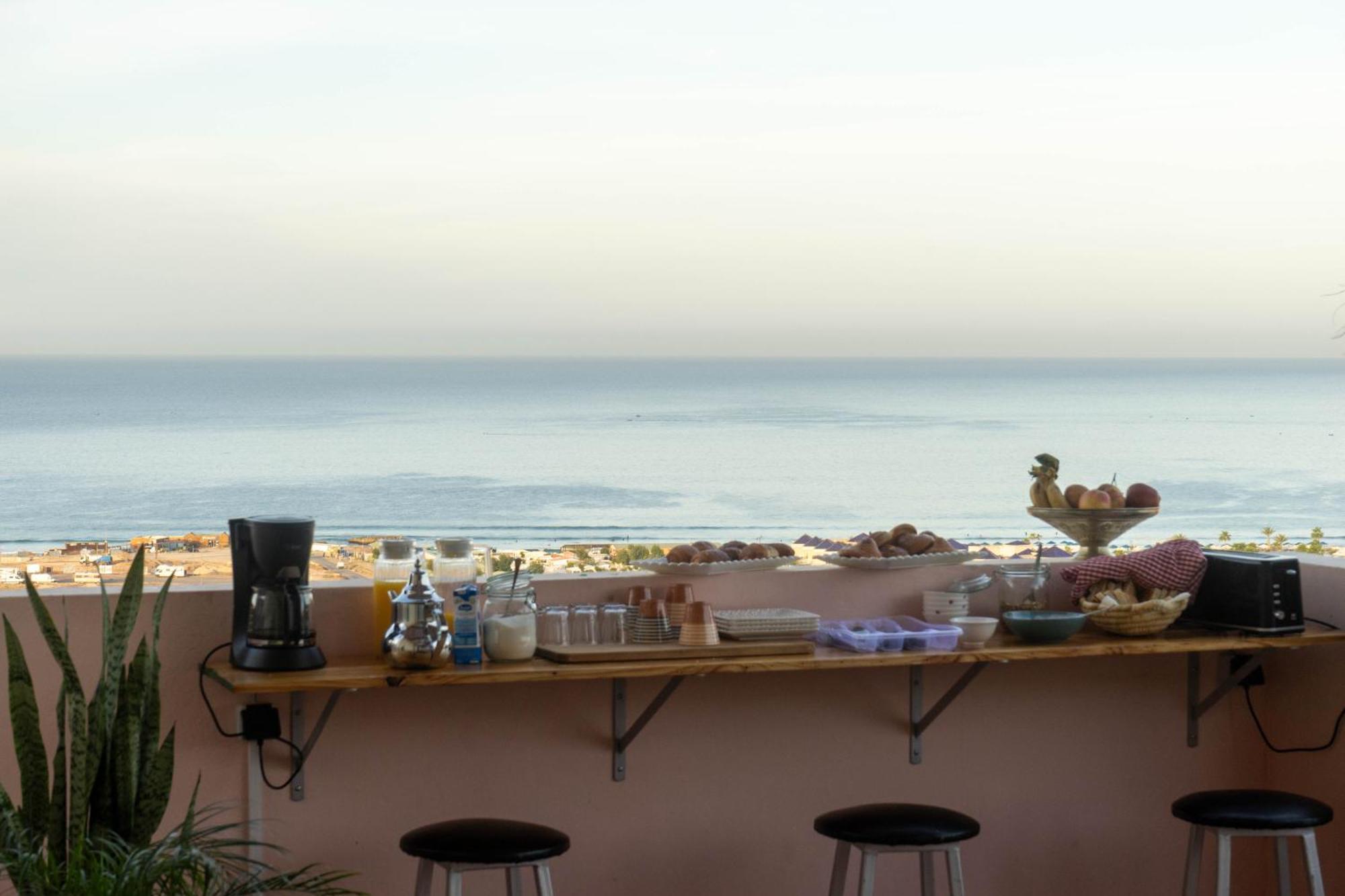 Monkey'S Guest House - Ocean View Rooms & Apartment With Rooftop Tamraght Exterior photo
