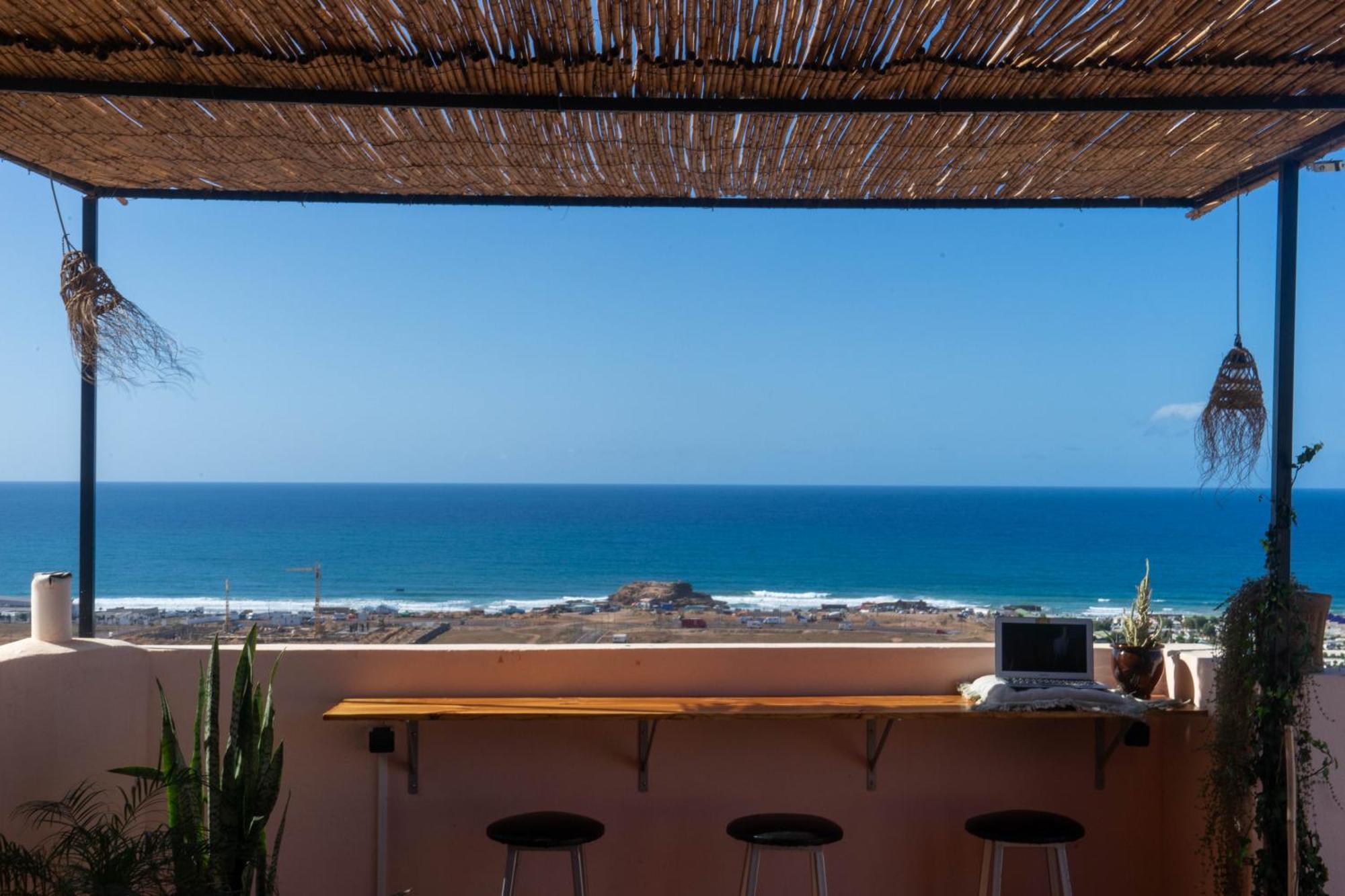 Monkey'S Guest House - Ocean View Rooms & Apartment With Rooftop Tamraght Exterior photo