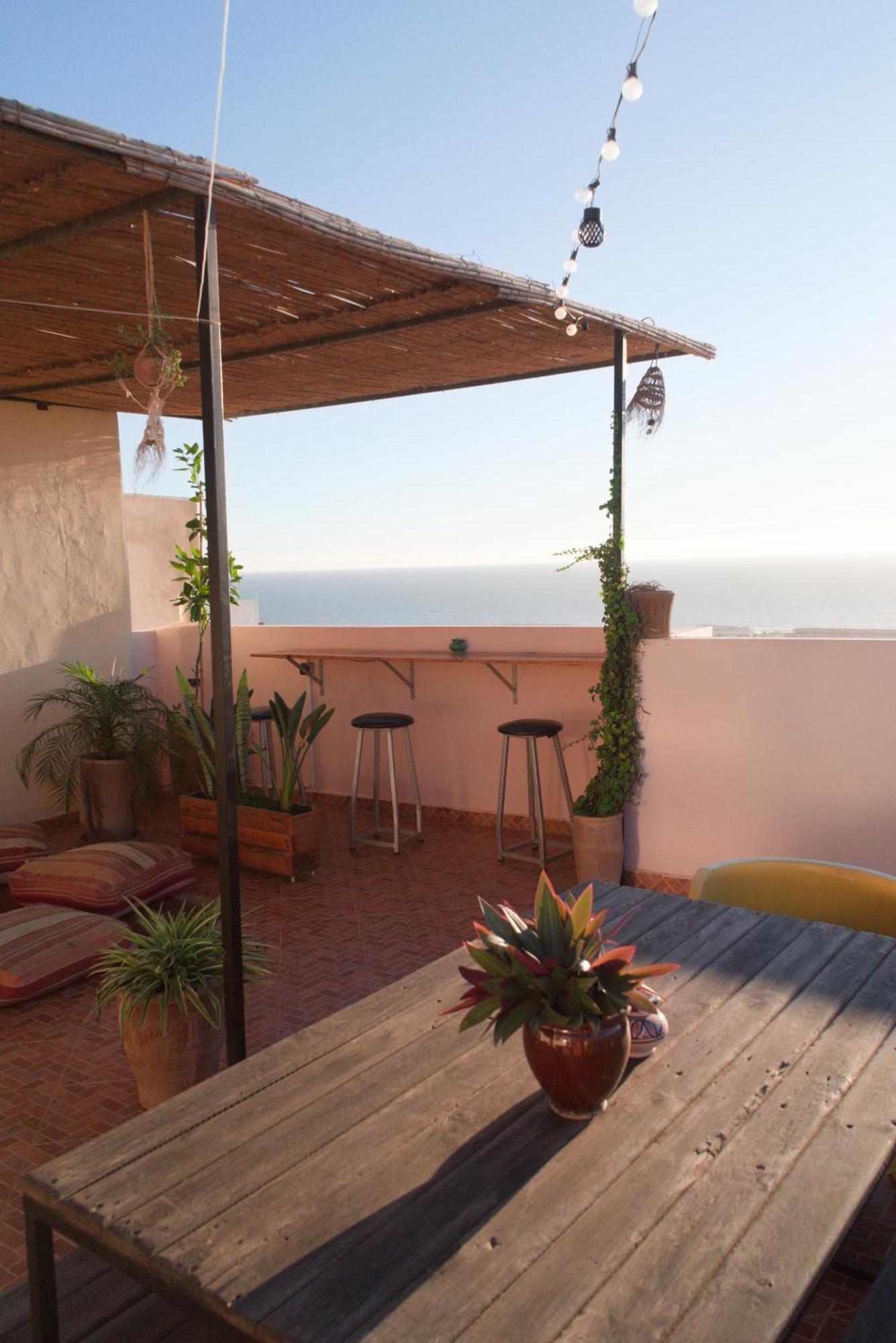 Monkey'S Guest House - Ocean View Rooms & Apartment With Rooftop Tamraght Exterior photo