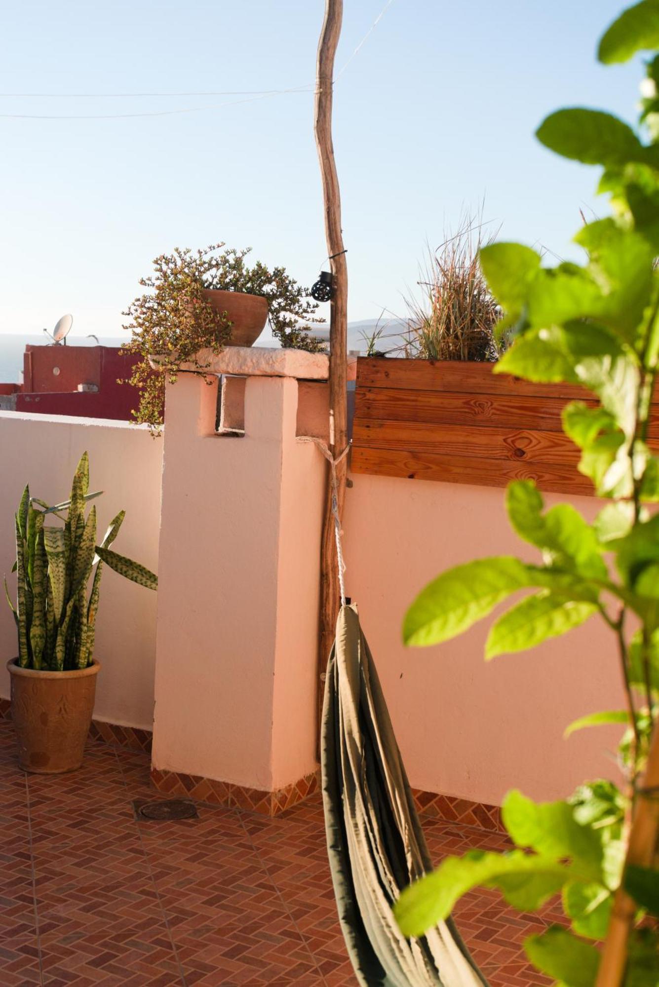 Monkey'S Guest House - Ocean View Rooms & Apartment With Rooftop Tamraght Exterior photo